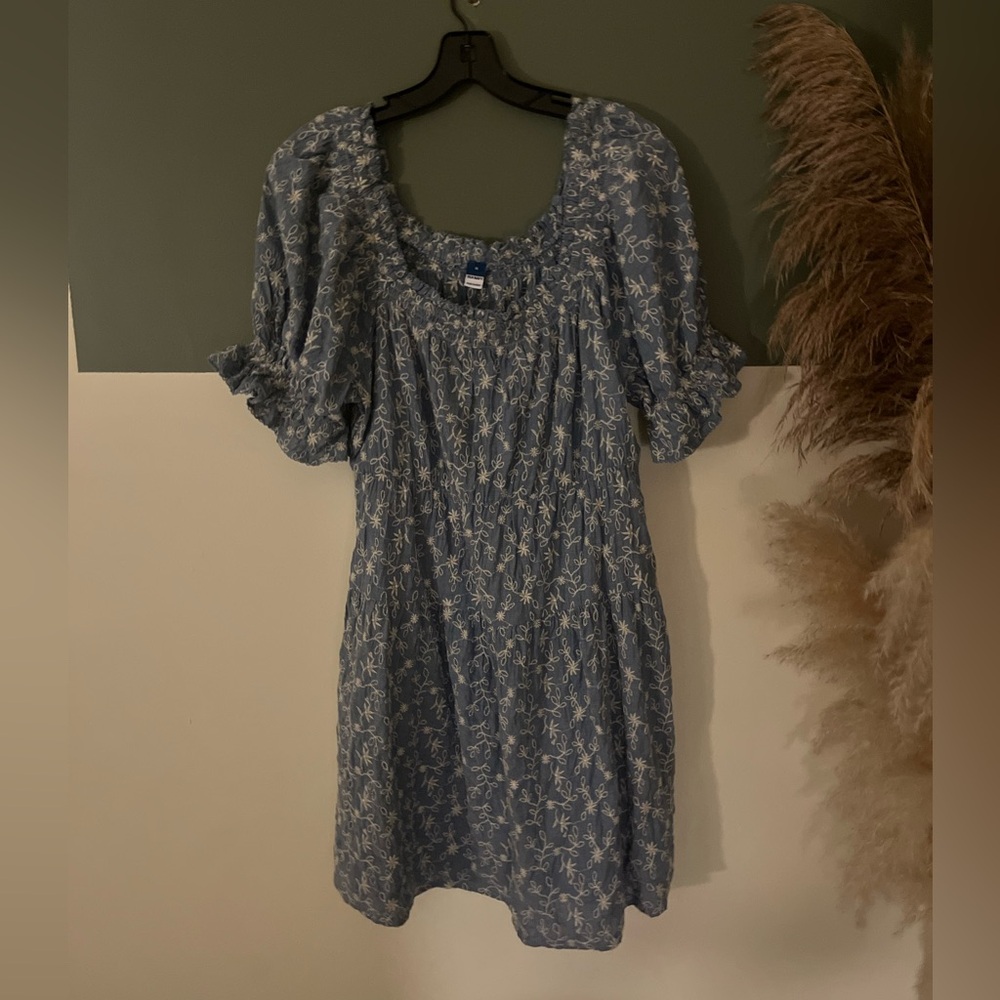 Old navy bell sleeves flowery dress!